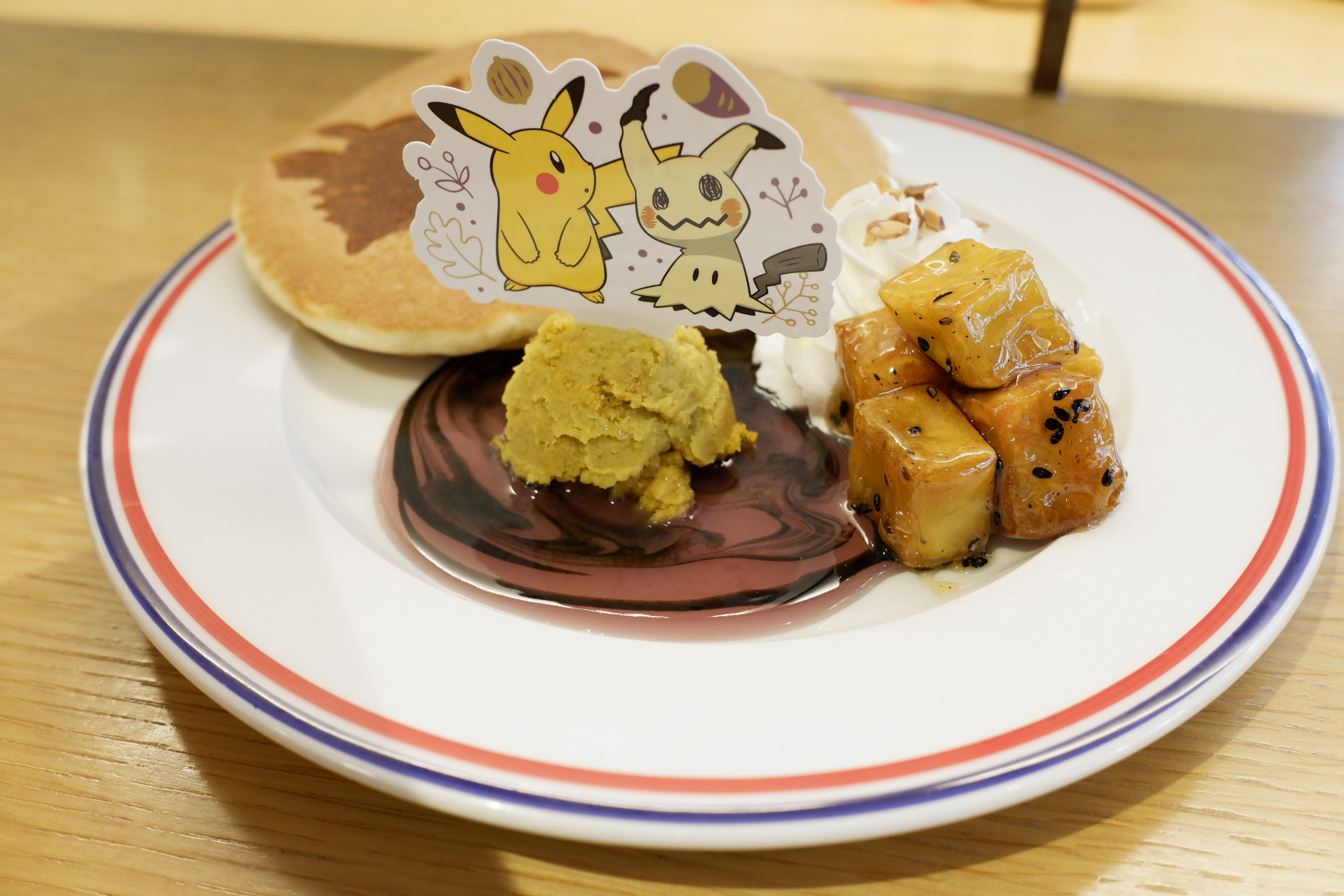ピカチュウとミミッキュの"かげうち"さつま芋ナッツパンケーキ　1,700円（税込1,870円）