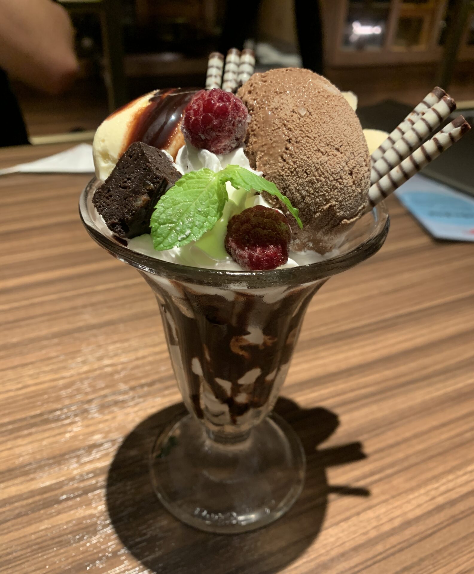 チョコレートパフェ　858円（税込）