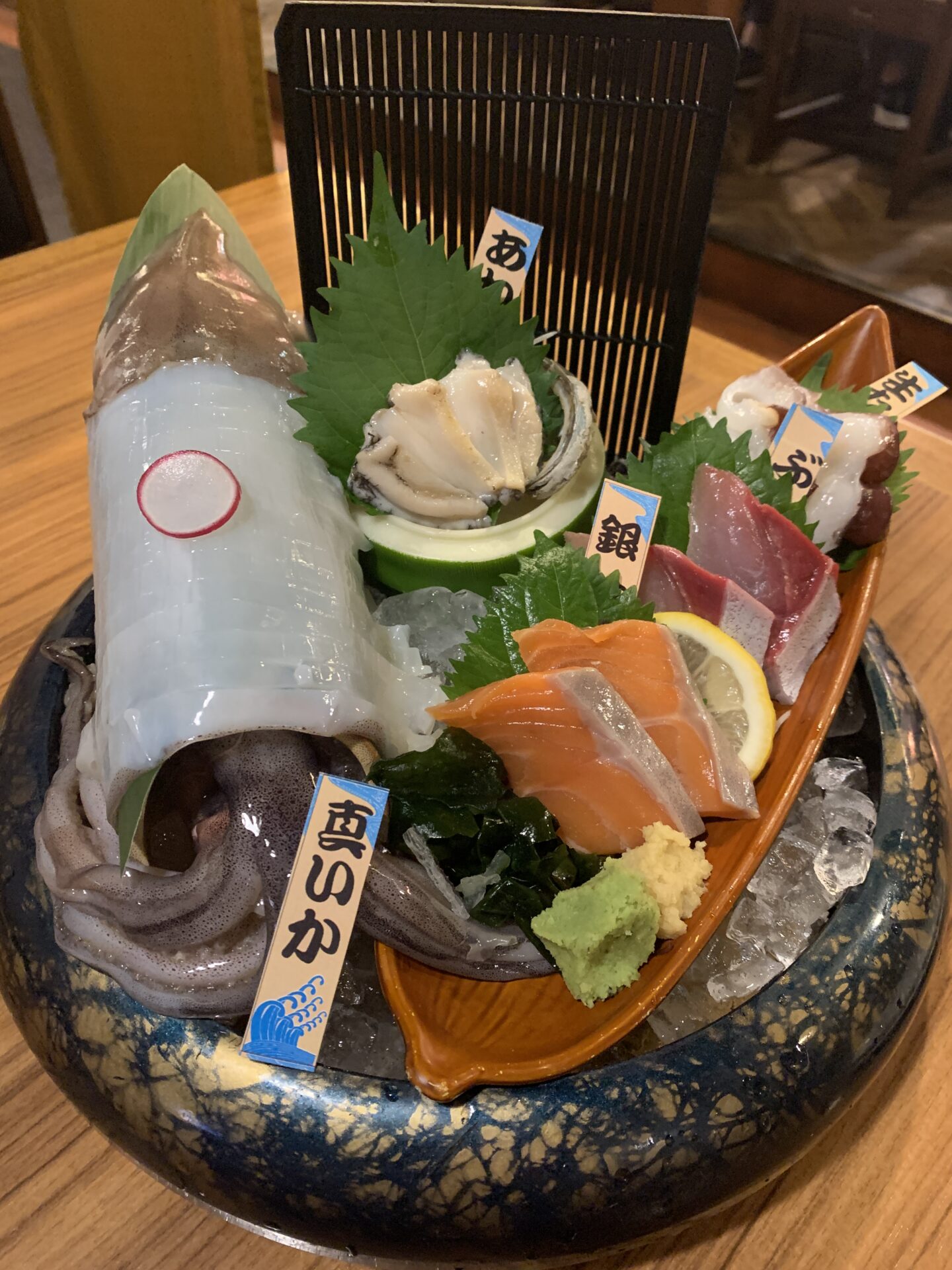 壱勢 新潟店の刺身盛り合わせ（2人前）。新潟港直送の旬魚を贅沢に使用。